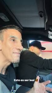 Mi primo bello me está pintando el cuartito🥰