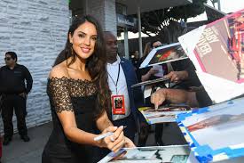 Eiza González se da un baño de masas en el estreno de su película 'Mike & Nick & Nick & Alice', y otras fotos de famosos