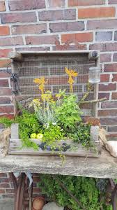 Drahtkiste Hangkiste Holzkiste Holzregal Fliegende Kiste Der Krauterzwerg Website Und Onlineshop In 2020 Garten Lavendel Garten Garten Deko