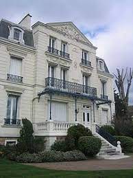 The altitude of the city hall of chatou is approximately 33 meters. Chatou Wikipedia
