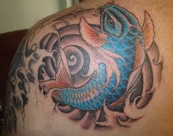 Modern koi tattoos still lean heavily on traditional japanese designs, with an emphasis on stylized fish drawings. Koi Karpfen Tattoo Und Die Bedeutungen