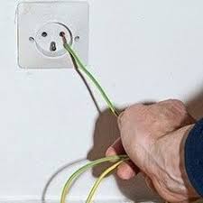 Astuce D Electricien Pour Tester Les Circuits Tableau Electrique Maison Tableau Electrique Installation Electrique