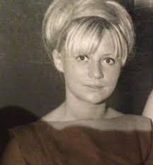 Iris Davis's Instagram, Twitter & Facebook