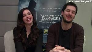With claudio santamaria, luca marinelli, ilenia pastorelli, stefano ambrogi. Lo Chiamavano Jeeg Robot Intervista A Gabriele Mainetti E Ilenia Pastorelli Youtube