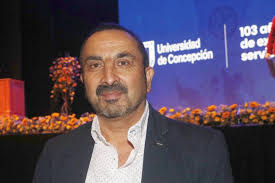 Trayectorias de excelencia: UdeC reconoce a Profesoras y Profesores  Titulares en ceremonia aniversario