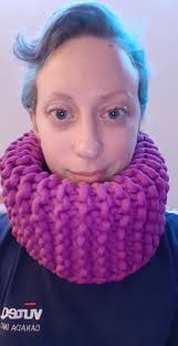 Making a plush winter scarf