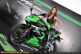 The narrow tail section, split and stepped up pillion seat, split grab rails, sleek and sharp led taillight are the other design elements there. Ninja 250sl Debuts In Malaysia Bikesrepublic