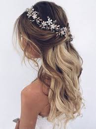 Acconciatura raccolta da sposa con molti accessori. Acconciature Da Matrimonio Tante Idee Per La Sposa Vogue Italia