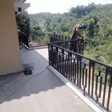 Ukuran pagar yang ideal adalah antara 1.2 hingga 1.5m sebaiknya disesuaikan dengan ukuran rumah. Pagar Teras Atas 071 Dekorasi Rumah 812353799