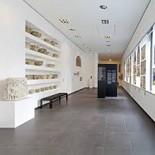 Cognate with spanish hogar (home). Museum Schnutgen Accessibility