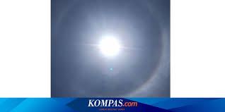 A sun halo is caused by the refraction, reflection, and dispersion of light. Seeing The Solar Halo Phenomenon Happening Today Like What All Pages World Today News