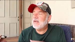 Unbelievable. Peter Monn screaming at an Amazon driver for interrupting his  video... : r/PeterMonnSnark