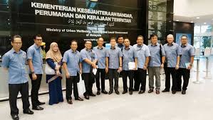 Oleh ghafar ns kementerian perumahan dan kerajaan tempatan persekutuan (kpkt) digesa untuk percepat kerja tambahan dap perak hari ini menarik balik saman yang difailkannya terhadap kementerian kesejahteraan bandar, perumahan dan kerajaan tempatan (kpkt) selepas … Kunjungan Hormat Ke Pejabat Ketua Setiausaha Kementerian Kesejahteraan Bandar Perumahan Dan Kerajaan Tempatan Kpkt Malaysian Association Of Local Authorities