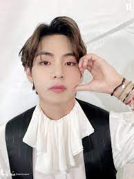 Pin By O29 On Á´Éªá´ Á´á´á´ÊÊá´É´É¢ In 2021 Taehyung Bts V Bts Taehyung Asiachan has 4,927 v (kim taehyung) images, wallpapers, hd wallpapers, android/iphone wallpapers, facebook covers, and many more in its gallery. www pinterest jp