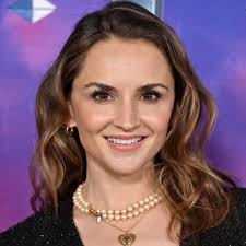 Actor-producer Rachael Leigh Cook signs multi-year deal with MarVista  Entertainment