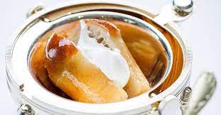 Les foodies vous présente 78 recettes avec photos à découvrir au plus vite ! Raising A Glass To Baba Au Rhum Alain Ducasse S Favorite Dessert Vinepair