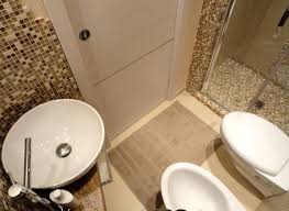 Non sempre, però, la conformazione delle abitazioni consente di avere bagni di ampia metratura nei quali è possibile spaziare con diverse. Bagni Piccoli Soluzioni Idee Per Arredare Bagno Piccolo Arredamento Piccolo Bagno Bagno Piccolo Disposizione Bagno Piccolo