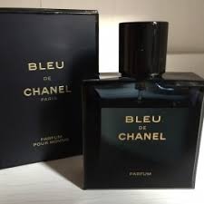 Onze ans après allure pour homme, chanel propose bleu, une partition masculine fraîche qui mêle notes aromatiques, agrumes et écorces boisées. Bleu De Chanel Parfum Von Chanel Meinungen Duftbeschreibung