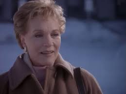 🌷🍂🌷🔥🔥🔥**Great. How complete a star was Julie Andrews?** *This movie  is very interesting even though it was filmed a long time ago, that this  scene shows the multicultural experience of the big