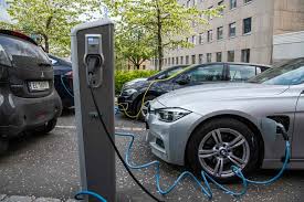 En 2016, des voitures électriques plus accessibles et avec plus d'autonomie tesla a dévoilé les points de ventes de ses voitures électriques en europe. Des Ventes En Hausse Grace A La Meilleure Autonomie Des Batteries La Presse