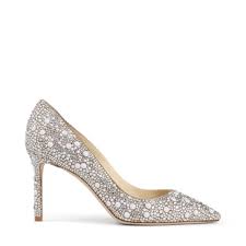 Vous méritez le meilleur pour votre tenue de mariage, alors pourquoi ne pas jeter un découvrez dans cette galerie les plus belles propositions de chaussures de mariée jimmy choo 2019 et choisissez sans hésiter celles qui vous. Chaussures Elegantes Pour La Mariee Pochettes De Marque Jimmy Choo