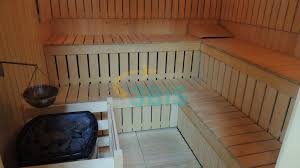 Hotelul traian*** reprezinta o varianta de cazare accesibila, modernizata, din statiunea caciulata, beneficiind de baza proprie de tratament si piscina interioara, apa termala. Traian 3bis Ro