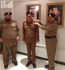 مدير الأمن العام يقلد الثلج رتبة لواء