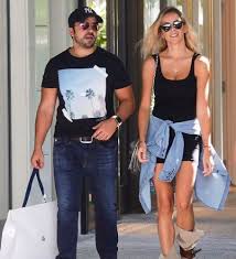 Luis fonsi y agueda lopez en el programa levántate. Luis Fonsi And Agueda Lopez Out And About Famousfix