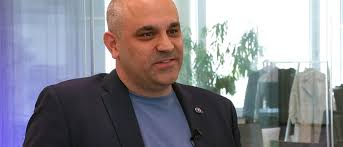 Servos macht aus dem Zweikampf ums OB-Amt einen Dreikampf