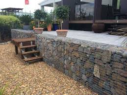 Als hangsicherung werden meist schalungssteine, beton und holz eingesetzt. Stutzmauer Im Garten 84 Ideen Fur Hangsicherung Und Gartenmauer