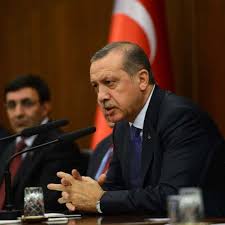 Abd'nin, askerlerinin çekilmesinin ardından afganistan'daki olası saldırıları için üs aradığını belirten han, gerek abd'nin afganistan saldırıları için pakistan topraklarını kullanmasına ve gerekse de pakistan'da dron saldırıları gerçekleştirmesine. Artikel Das Milieu