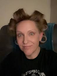 Ellen Nieman's Instagram, Twitter & Facebook