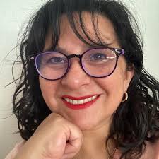 Very smol, but big bite! 🦇 😋