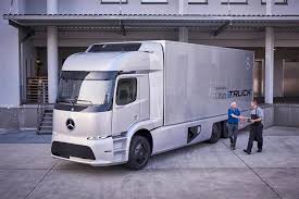 Au Salon Iaa De Hanovre Mercedes Presentait Son Urban Etruck Un Camion Electrique De 26 Tonnes Dote D Une Autonomie De 200 Km Mercedes Hanovre Camion Truck