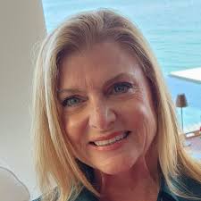 E-reader transition: adapting to no book holding