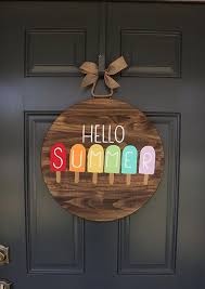25 Fabulous Summer Decorations Summer Home Decor Ideas In 2020 Summer Door Hanger Crafts Door Decorations