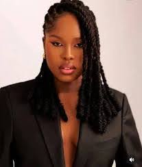 Lydia Jonas's Instagram, Twitter & Facebook