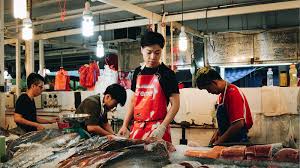 Last december, reports on one of taiwan's prettiest fishmongers went viral as a video and photos of her at her family's stall. This Millennial Fishmonger Hopes To Keep Our Wet Markets Alive The Pride