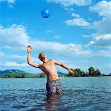 Neoficiální satirický social hub pro fanoušky dobrého humoru, jk a všeho, co s tím souvisí. Life In Blue Photographs Byevzen Sobek Lensculture