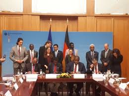 في سير الأحياء، يُزال المحتوى فوراً إذا كان بدون مصدر يدعمه أو إذا كان المصدر المُستشهد به مشكوكاً بأمره. Ø§ÙÙÙ Ø­Ø³Ù Ø¹ÙØ± ÙØ¤ÙØ¯ Ø§Ù Ø§ÙÙÙØ§ÙØ¶Ø§Øª Ø§ÙÙØ§Ø¯ÙØ© ØªÙÙÙ Ø¹ÙÙ Ø§Ø³Ø§Ø³ ÙØ«ÙÙØ© Ø§ÙØ¯ÙØ­Ø© Ø±Ø§Ø¯ÙÙ Ø¯Ø¨ÙÙØ§