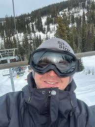 Looking for lodging... Keystone 1BR sleeps 6. **Walk to Gondola**. In River  Run Village. Hot Tub. Heated Outdoor Pool. New appliances and furniture.  **Awesome reviews**! Lots of **weekday availability** in February and