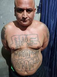 Nacionales En el cantón Planes del Ranchador, en Santa Ana, los elementos  de la Fuerza Armada ubicaron a un corredor de clica junto a cuatro  presuntos miembros de pandillas. El procedimiento fue