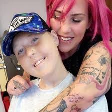 Sammy Sutton's Instagram, Twitter & Facebook