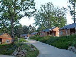 Camping**** sur un domaine de 15 ha au bord du lac de la selves. Camping Municipal La Vernhe St Amans Des Cots Camping Tourisme Aveyron