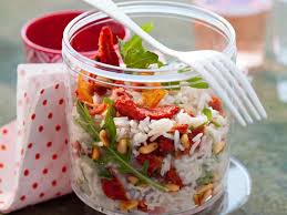 Decouvrez La Recette Salade De Riz A L Italienne Sur Cuisineactuelle Fr Recette Salade De Riz Salade De Riz Salade