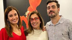 Jana ina wuchs in rio de janeiro auf, wo sie zahlreiche ausbildungen und kurse lateinamerikanischer tänze wie ballett, jaz. Manchmal Schwer Jana Ina Vermisst Familie In Brasilien Promiflash De