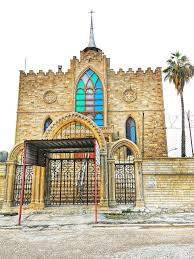 كنيسة السبتيين في شارع النضال تعد احدى كنائس بغداد الشهيرة تصوير بعدستي Mesopotamia Barcelona Cathedral Iraq