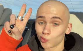 Кредитку привезут бесплатно уже завтра: Danya Milohin Rasstalsya So Svoej Devushkoj