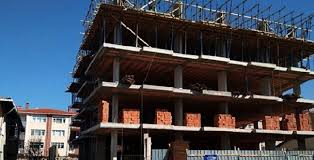 Rüyada inşaat halinde ev görmek aile ve aşk hayatında bazı sorunlar ile karşı karşıya kalma durumunu anlatmaktadır. Ruyada Insaat Gormek Ne Anlama Geliyor