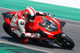 First Ducati Superleggera V4 Delivered In Borgo Panigale 001 500